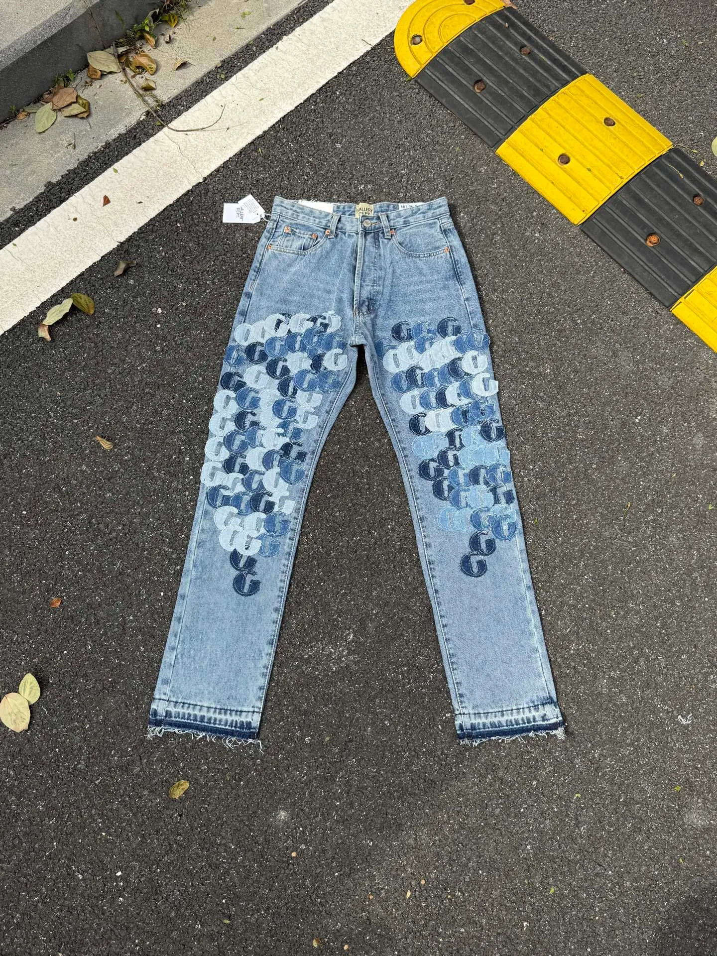 P286💰G77 GALLERY DEPT.G letter patch pudding 5001 denim washed and distressed spliced jeans -Original purchase and pattern making to truly restore the ultimate vintage texture -Original hardware accessories, washed and other elevators, QR code analysis are all purchased from the original factory, high degree of restoration, you are welcome to compare the products~ -Three-dimensional version, loose and comfortable, not picky about the figure, taller and slimmer, factory Seiko, original factory quality control, same style for men and women, can be matched with couples Versatile recommendation: must-have jeans for all seasons Color: blue Size: S-XXL (28-36)